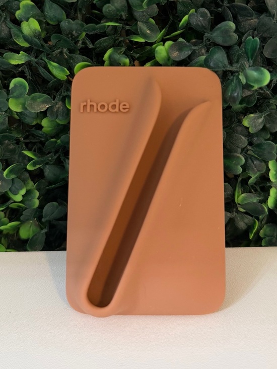 RHODE Accessories - RHODE Snap-On Lip Case with MagSafe - limited edition color
"colada"